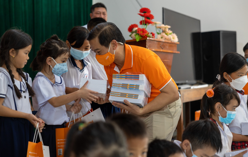 Saigonchildren phối hợp với Guardian Việt Nam hỗ trợ trẻ em khó khăn trước thềm năm học mới