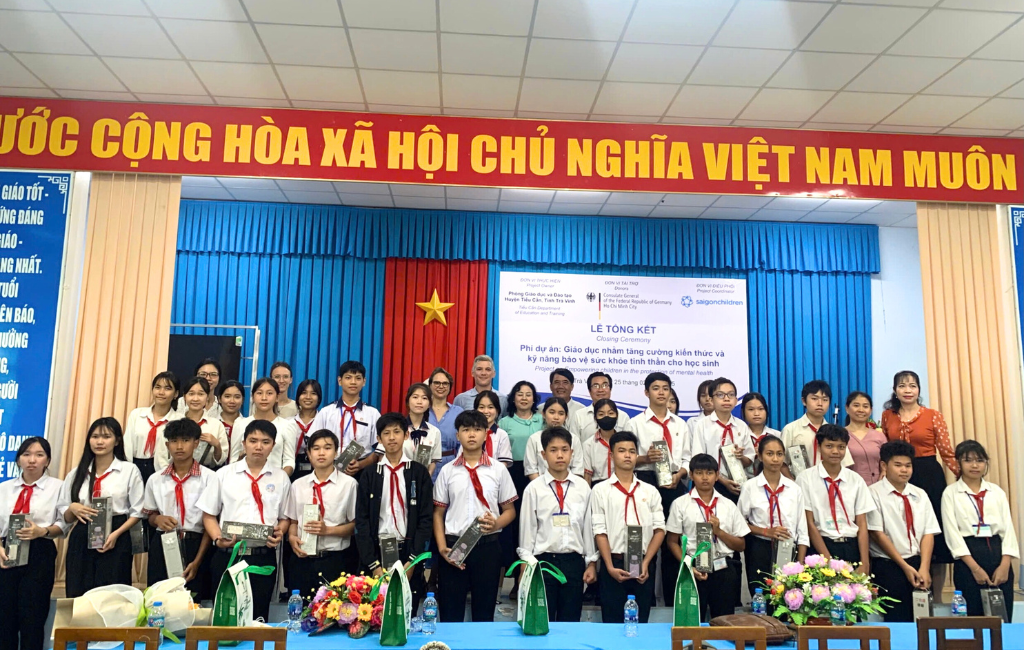 Tổng Lãnh sự Cộng hòa Liên bang Đức tham dự lễ tổng kết phi dự án hỗ trợ học sinh đồng bằng sông Cửu Long