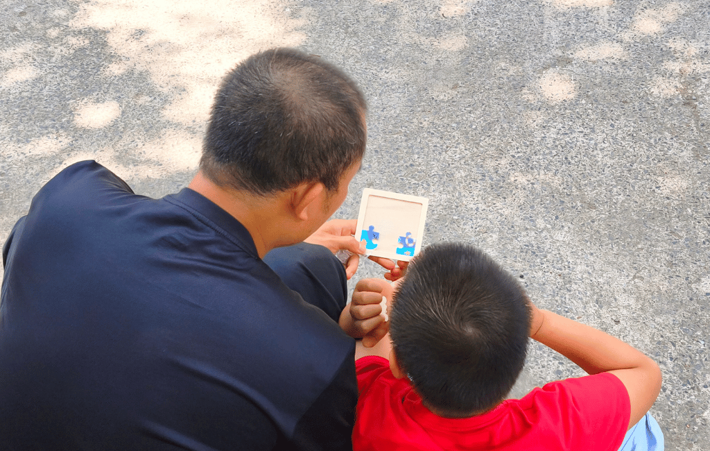 “A! A! A!” – What comes to mind when you hear a child shout in a crowd?